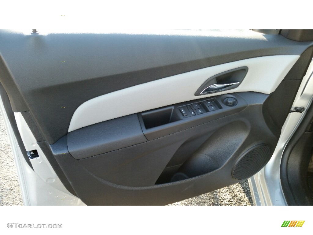 2016 Cruze Limited LS - Silver Ice Metallic / Jet Black/Medium Titanium photo #8