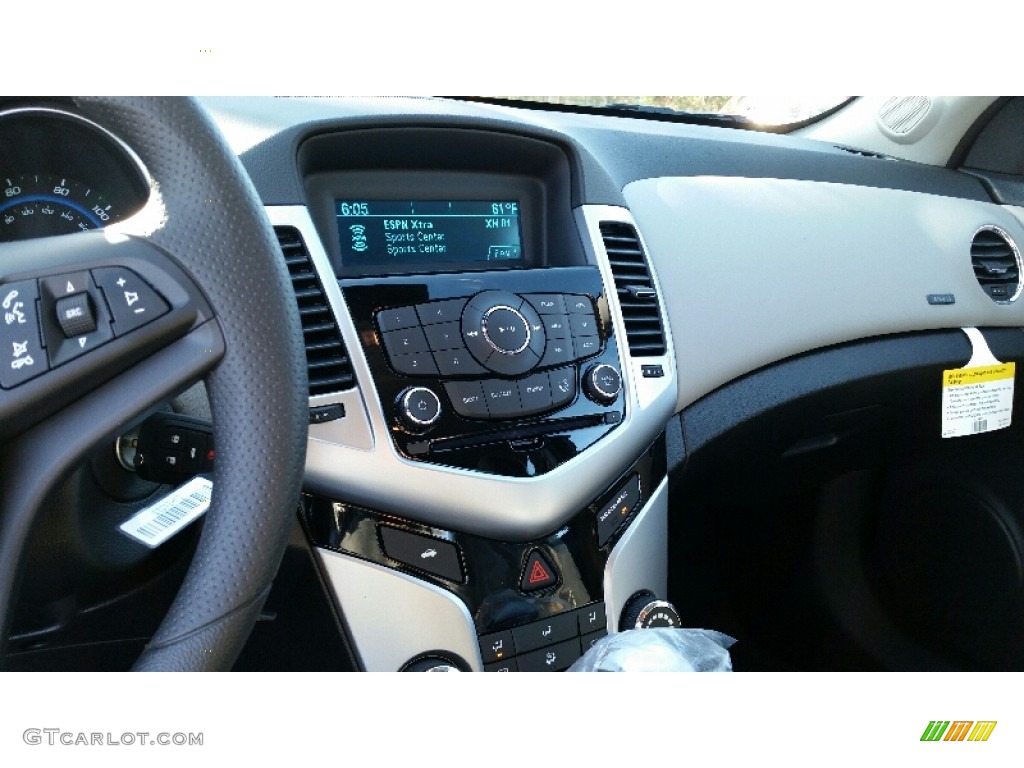 2016 Cruze Limited LS - Silver Ice Metallic / Jet Black/Medium Titanium photo #10