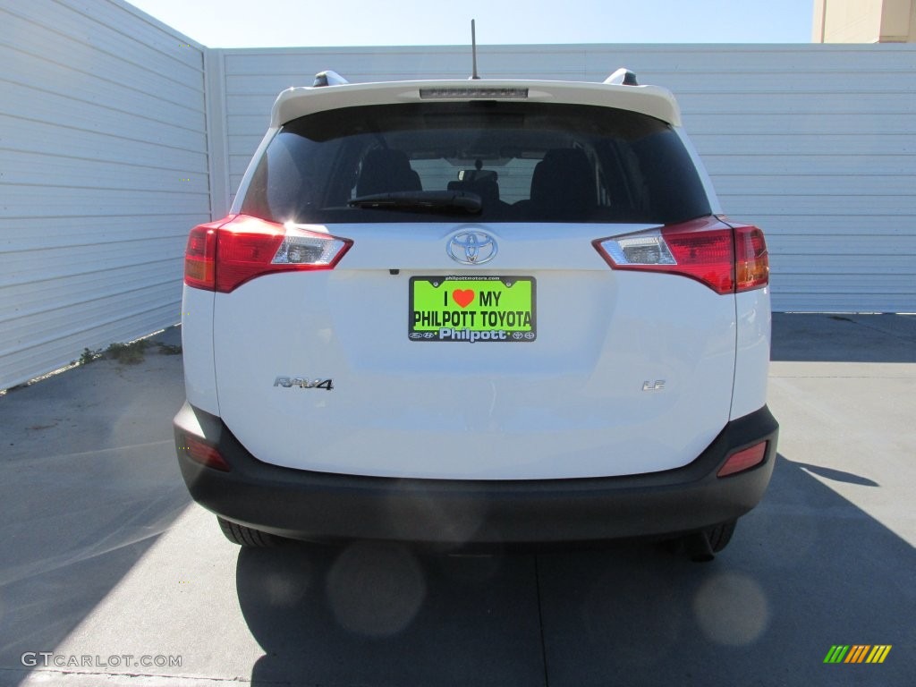 2015 RAV4 LE - Super White / Black photo #5