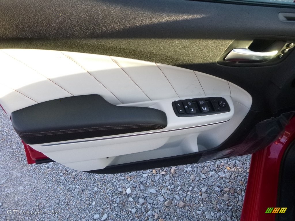 2016 Dodge Charger SXT AWD Door Panel Photos