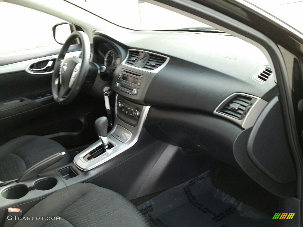 2013 Sentra SR - Super Black / Charcoal photo #10