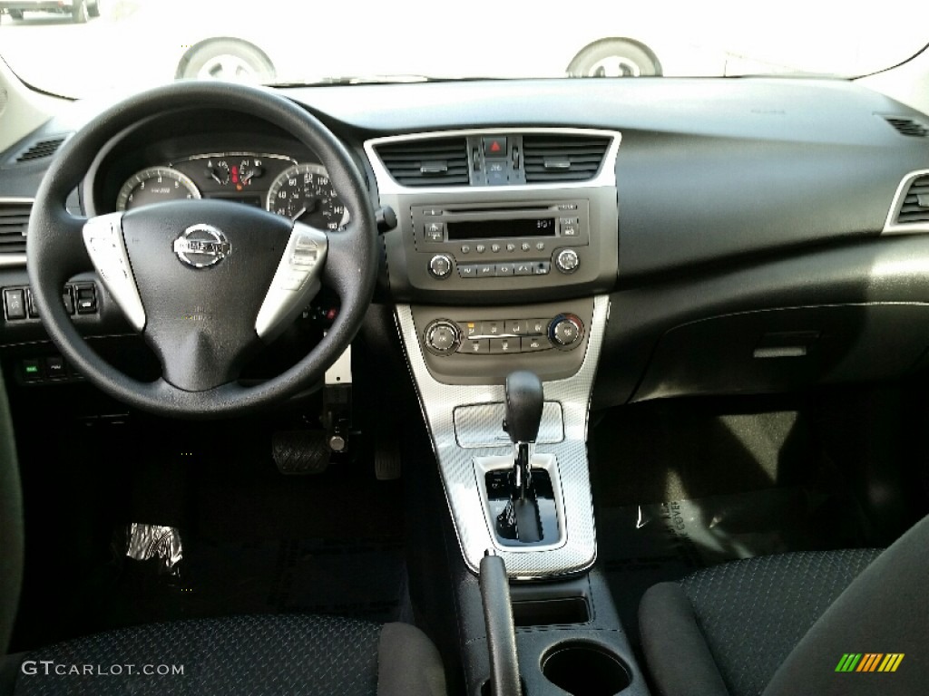 2013 Sentra SR - Super Black / Charcoal photo #18