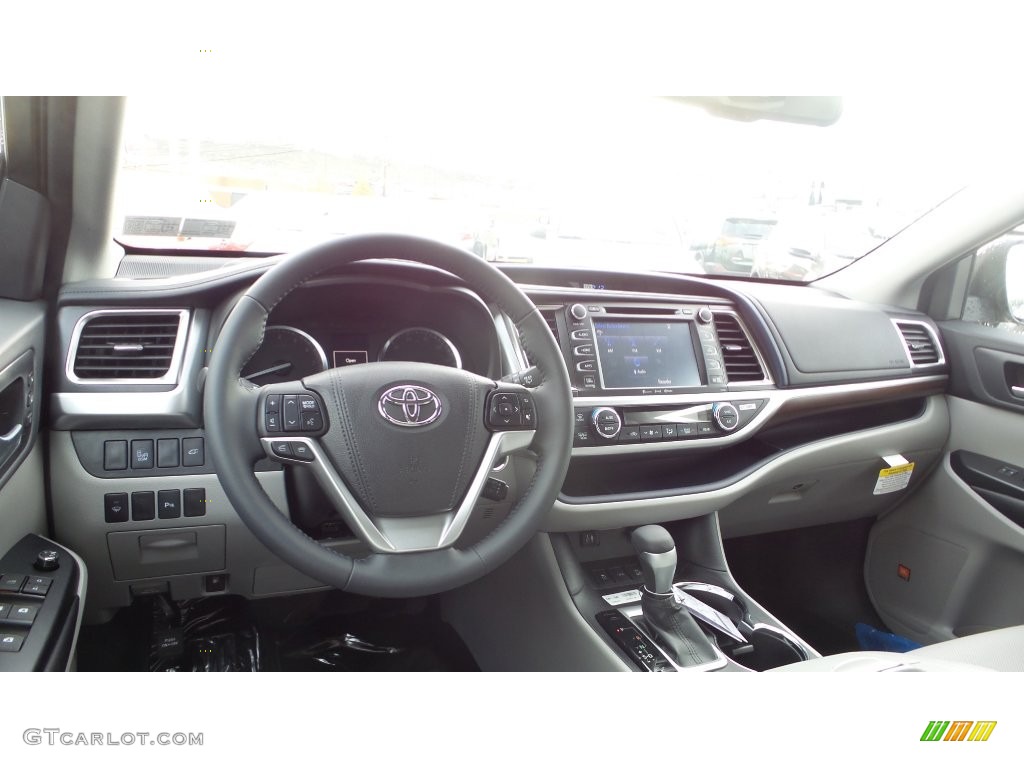 2016 Toyota Highlander Limited AWD Dashboard Photos