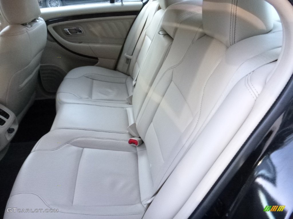 2015 Taurus Limited - Tuxedo Black Metallic / Dune photo #17