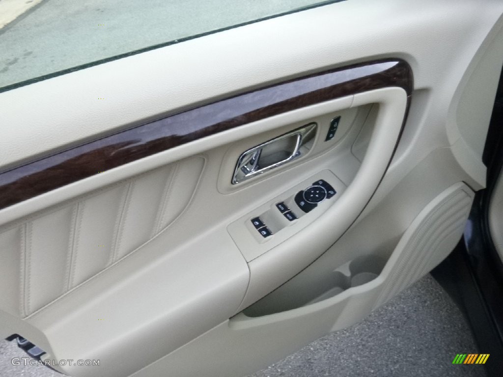 2015 Taurus Limited - Tuxedo Black Metallic / Dune photo #20