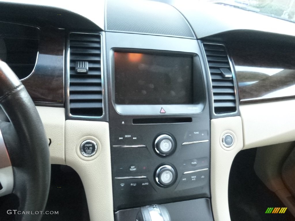 2015 Taurus Limited - Tuxedo Black Metallic / Dune photo #23