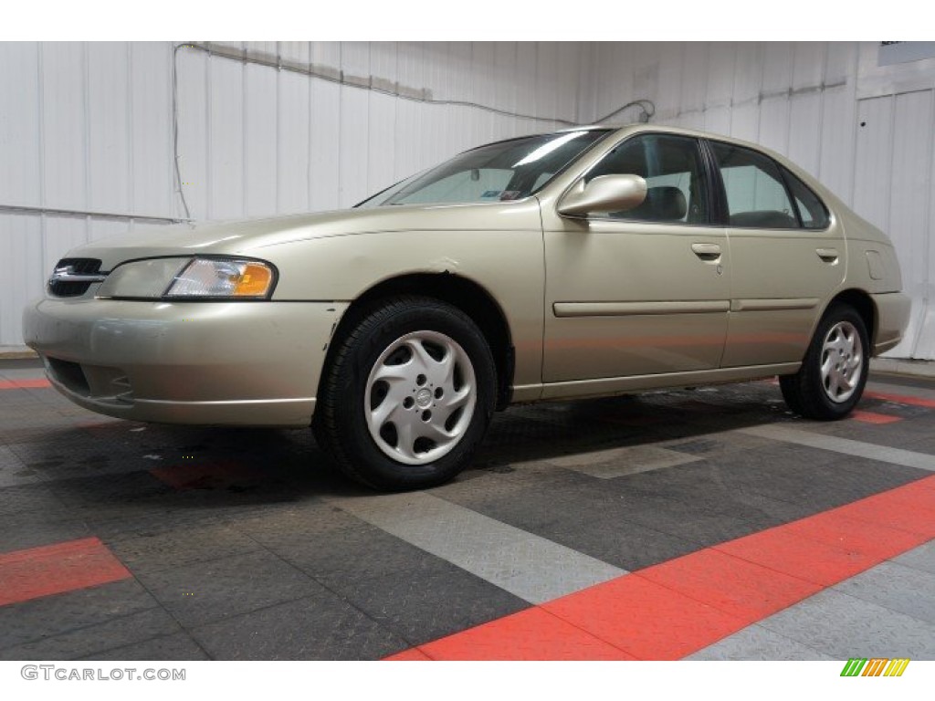 1999 Altima GXE - Champagne Metallic / Blond photo #2