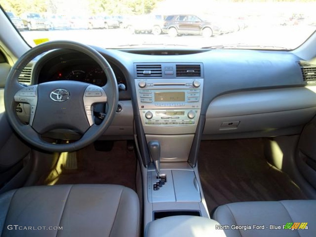 2007 Camry Hybrid - Jasper Green Pearl / Bisque photo #17