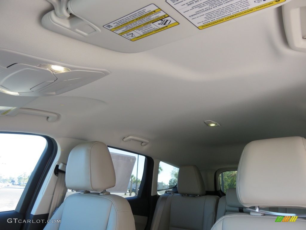 2016 Escape SE - Ruby Red Metallic / Medium Light Stone photo #16