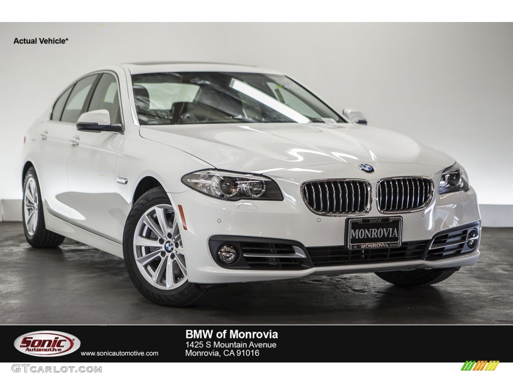 2016 5 Series 528i Sedan - Alpine White / Black photo #1