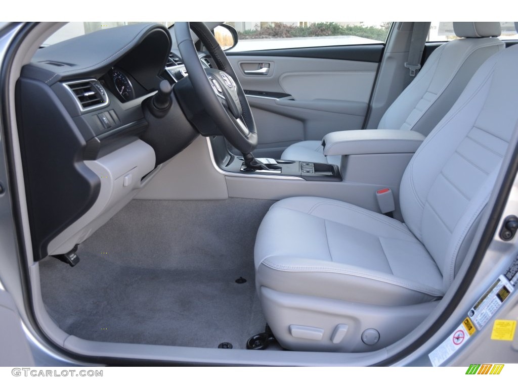 Ash Interior 2016 Toyota Camry Hybrid XLE Photo #108947605