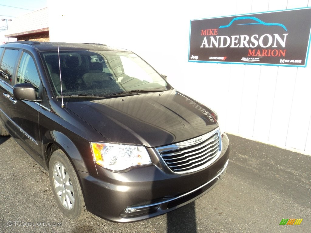 2016 Town & Country Touring - Granite Crystal Metallic / Black/Light Graystone photo #2