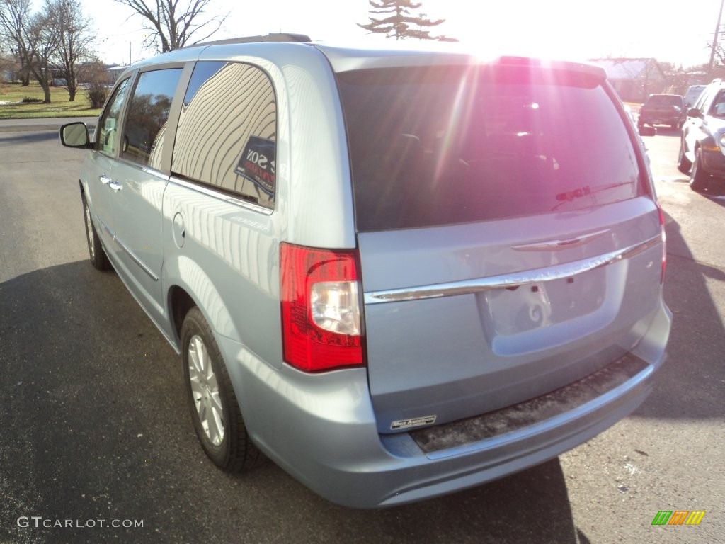 2016 Town & Country Touring - Crystal Blue Pearl / Black/Light Graystone photo #3