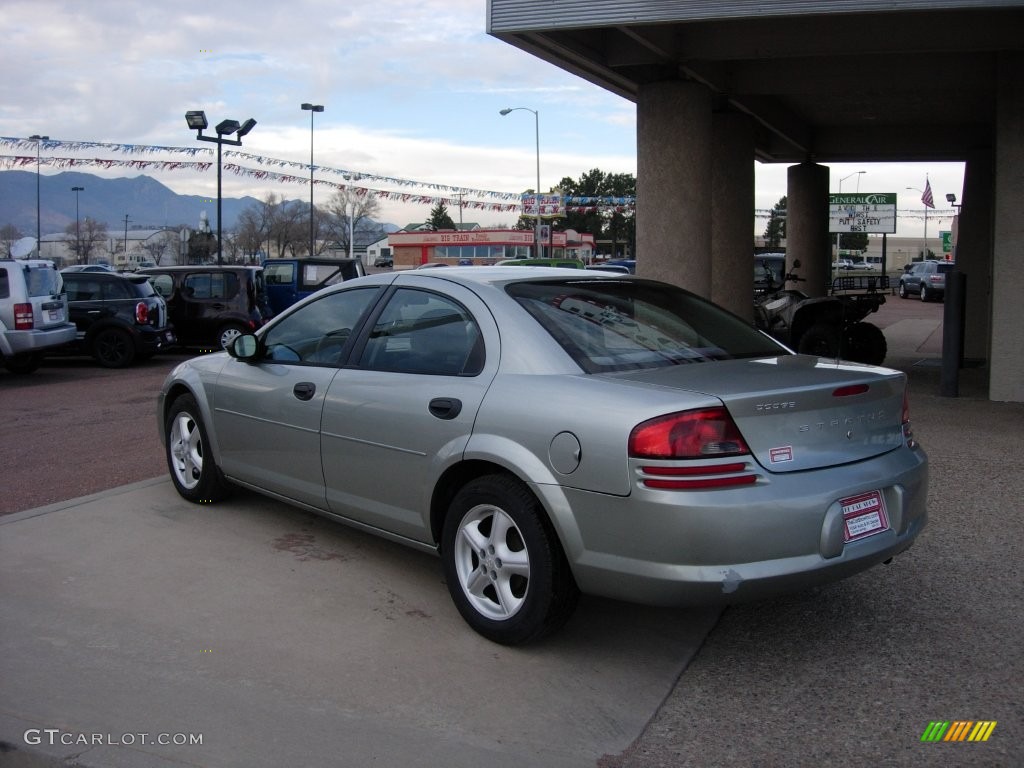 2004 Stratus SE Sedan - Bright Silver Metallic / Dark Slate Gray photo #3