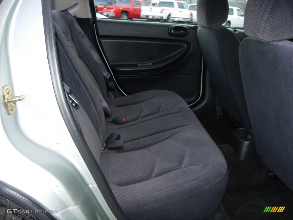 2004 Stratus SE Sedan - Bright Silver Metallic / Dark Slate Gray photo #15