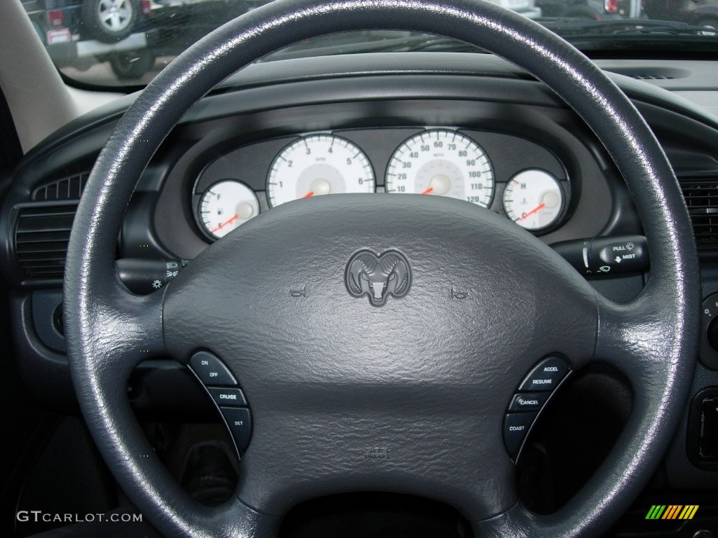 2004 Stratus SE Sedan - Bright Silver Metallic / Dark Slate Gray photo #19