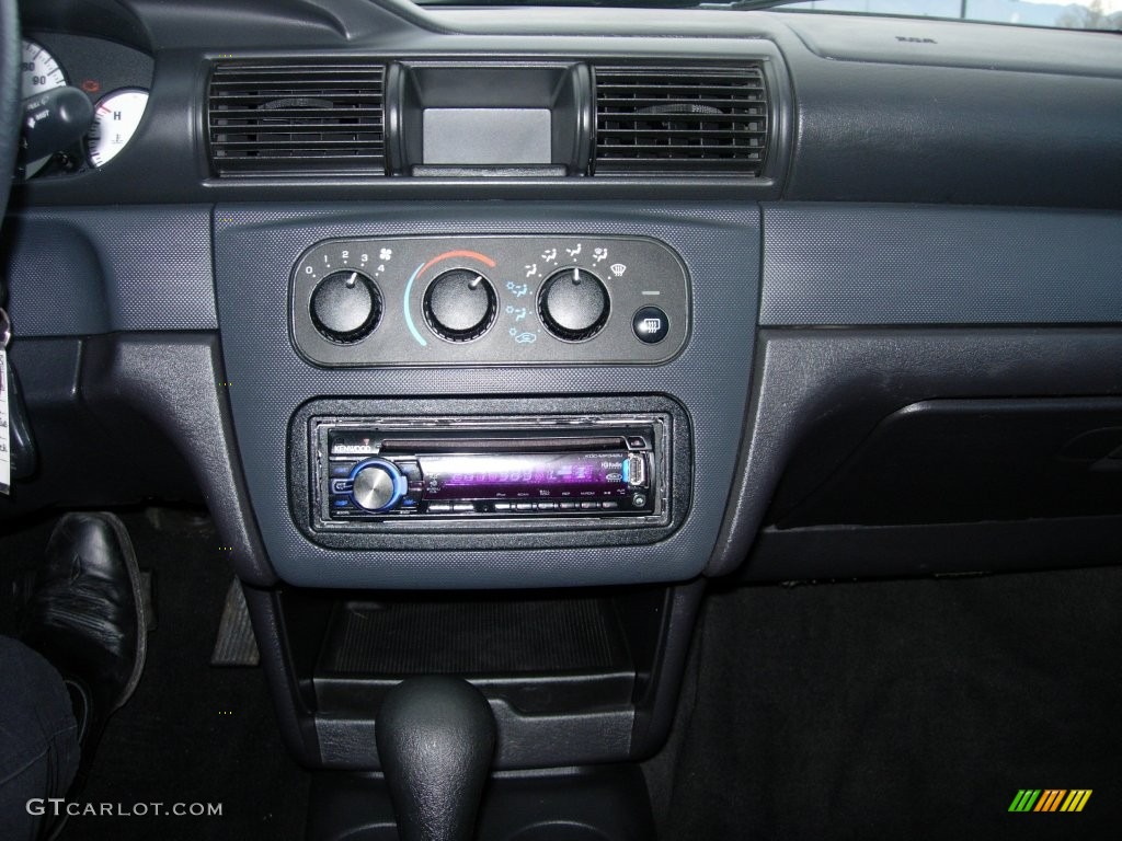 2004 Stratus SE Sedan - Bright Silver Metallic / Dark Slate Gray photo #20