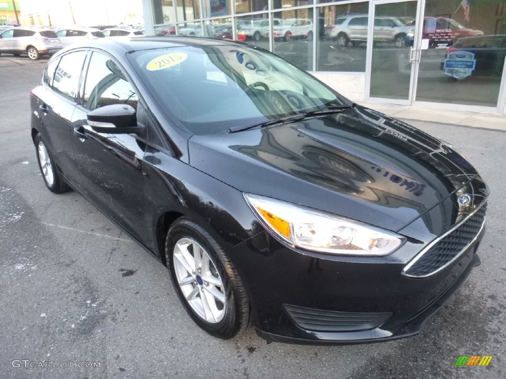 2015 Focus SE Hatchback - Tuxedo Black Metallic / Charcoal Black photo #2