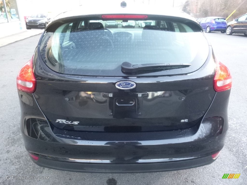 2015 Focus SE Hatchback - Tuxedo Black Metallic / Charcoal Black photo #6