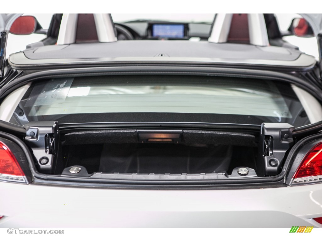 2016 BMW Z4 sDrive35is Trunk Photos