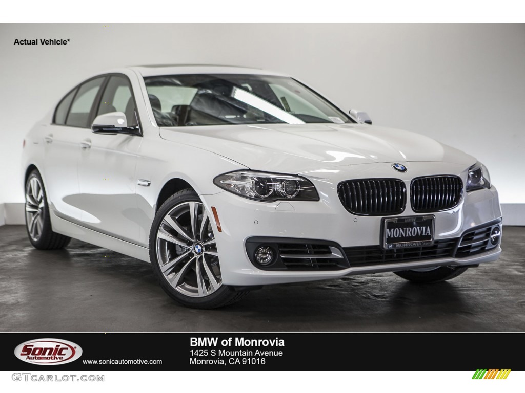 2016 5 Series 528i Sedan - Alpine White / Black photo #1