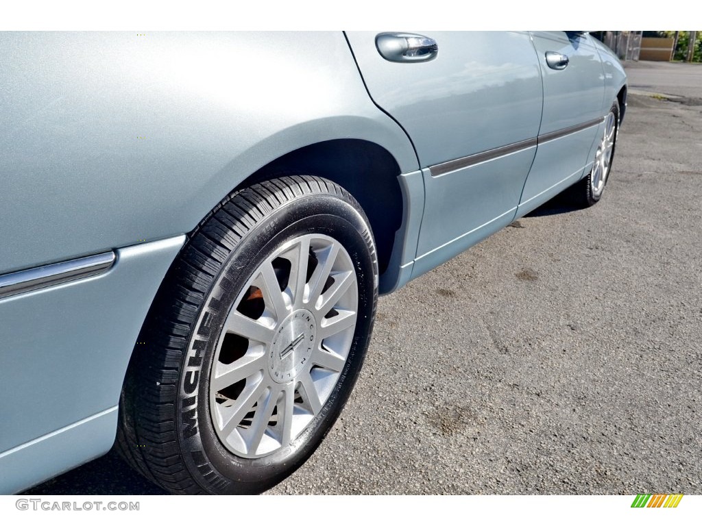 2006 Town Car Signature - Light Ice Blue Metallic / Dove photo #13