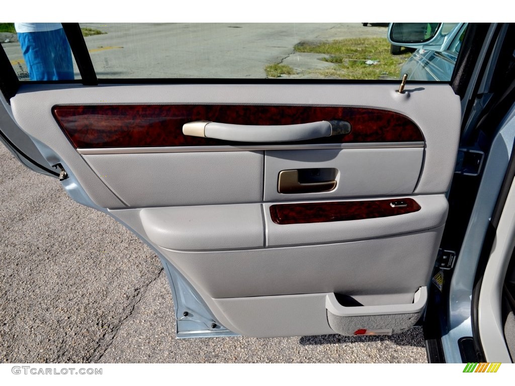 2006 Town Car Signature - Light Ice Blue Metallic / Dove photo #53