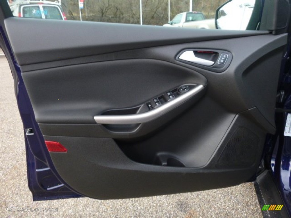 2016 Ford Focus Titanium Sedan Door Panel Photos