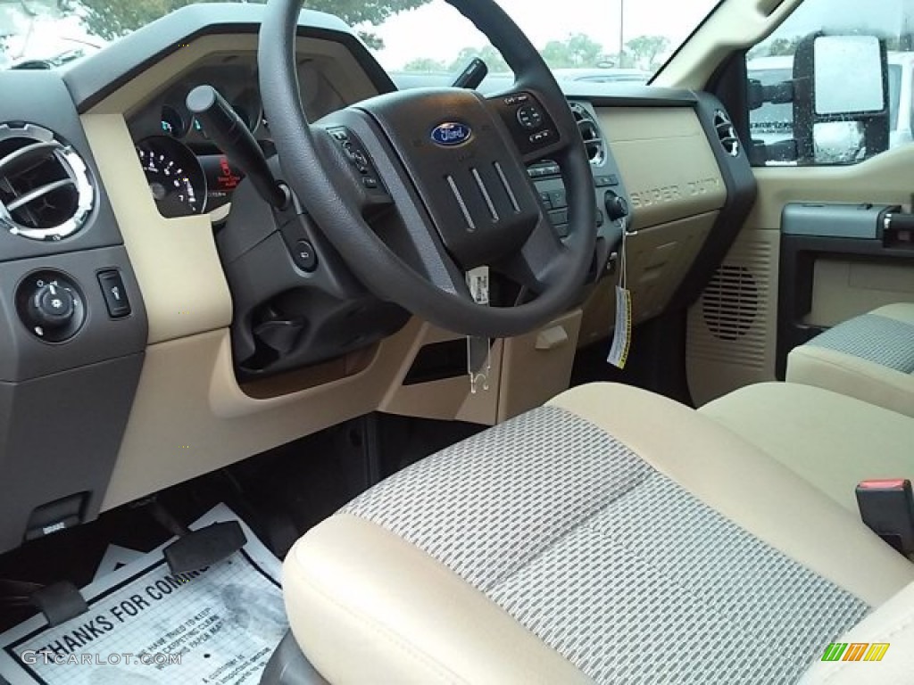 2016 F250 Super Duty XLT Crew Cab 4x4 - Caribou Metallic / Adobe photo #25