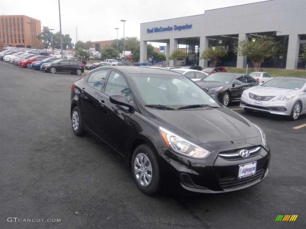 2016 Accent SE Sedan - Ultra Black / Gray photo #1