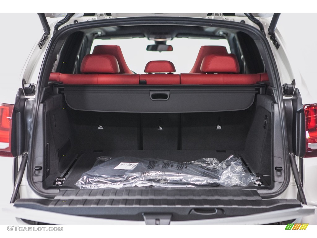2016 BMW X5 M xDrive Trunk Photo #109036715
