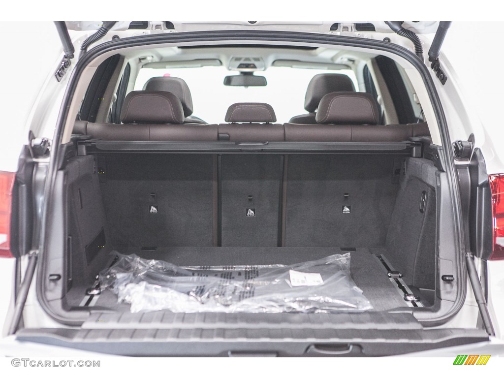 2016 BMW X5 xDrive35i Trunk Photos