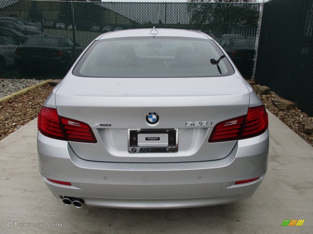 2016 5 Series 528i xDrive Sedan - Glacier Silver Metallic / Black photo #10