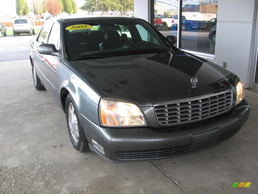 2005 Cadillac DeVille Sedan Exterior Photos