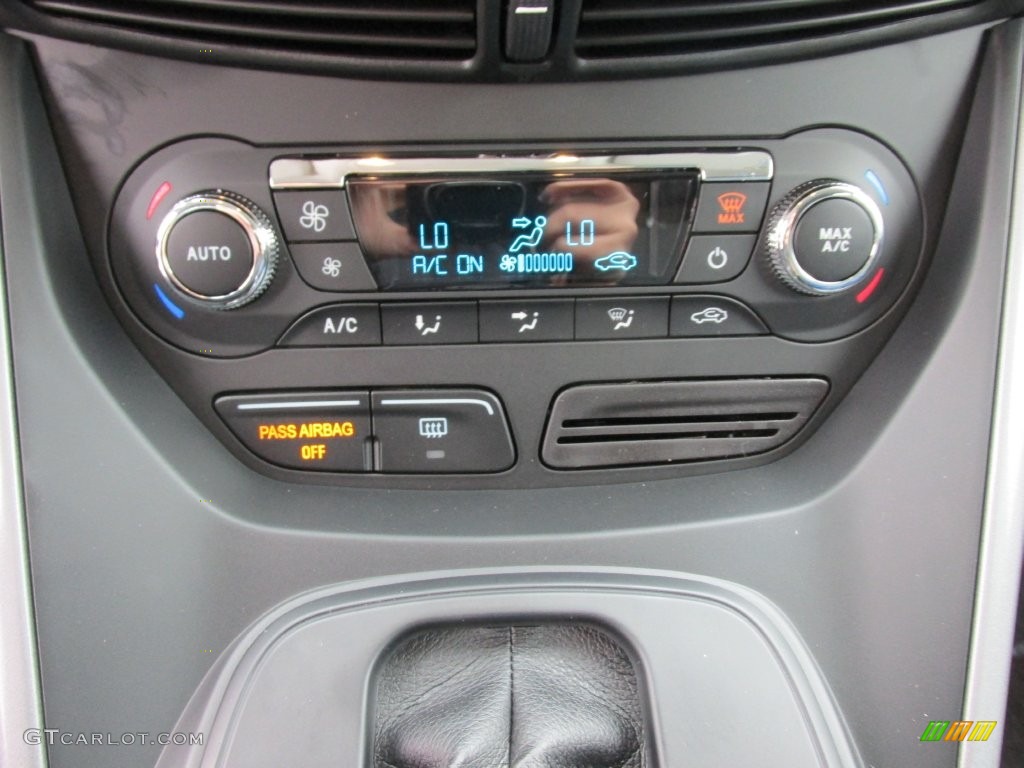 2016 Escape SE - White Platinum Metallic / Charcoal Black photo #27