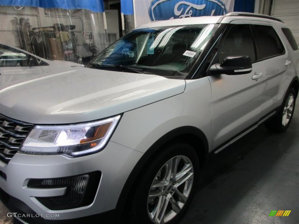2016 Explorer XLT - Ingot Silver Metallic / Ebony Black photo #3