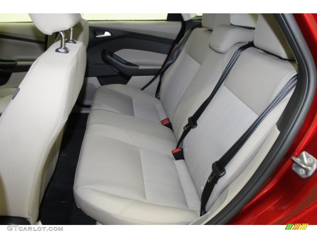 2016 Ford Focus SE Hatch Rear Seat Photo #109084962