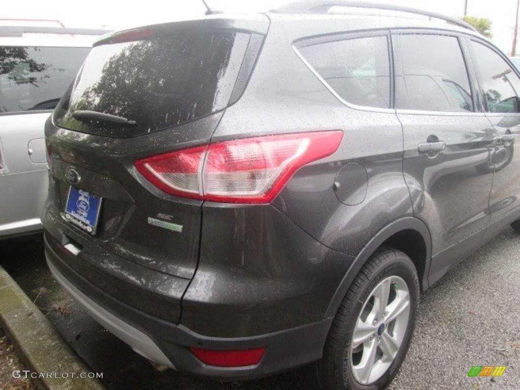 2016 Escape SE - Magnetic Metallic / Charcoal Black photo #12