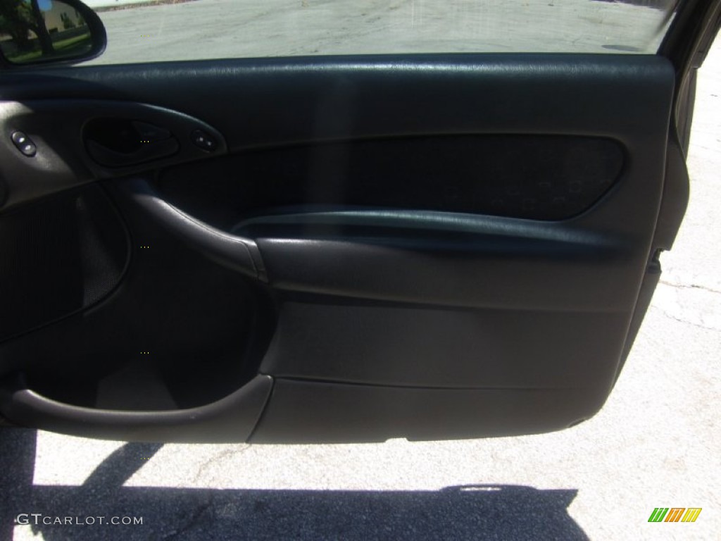 2003 Focus ZX3 Coupe - Pitch Black / Dark Charcoal photo #12