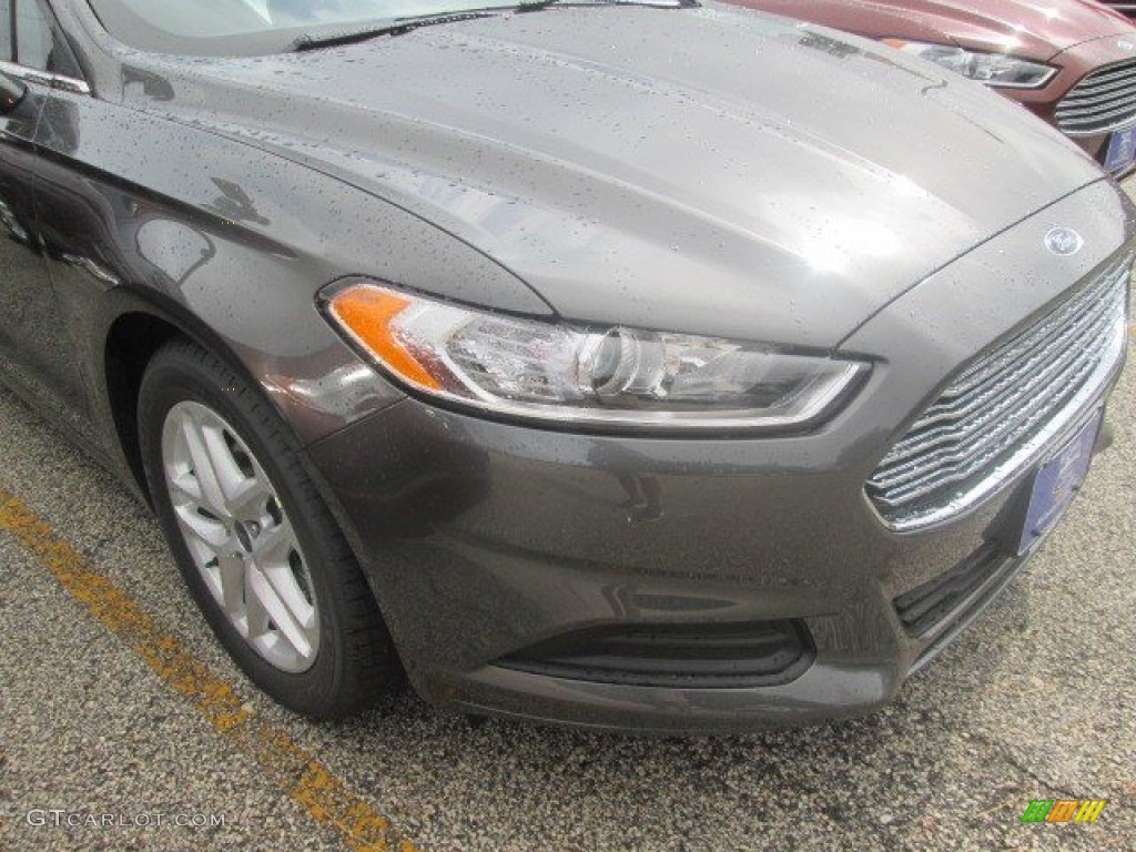 2016 Fusion SE - Magnetic Metallic / Charcoal Black photo #2