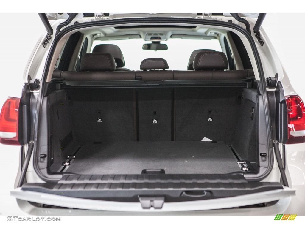 2016 BMW X5 xDrive50i Trunk Photo #109111753