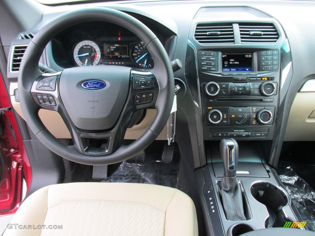 2016 Ford Explorer FWD Dashboard Photos
