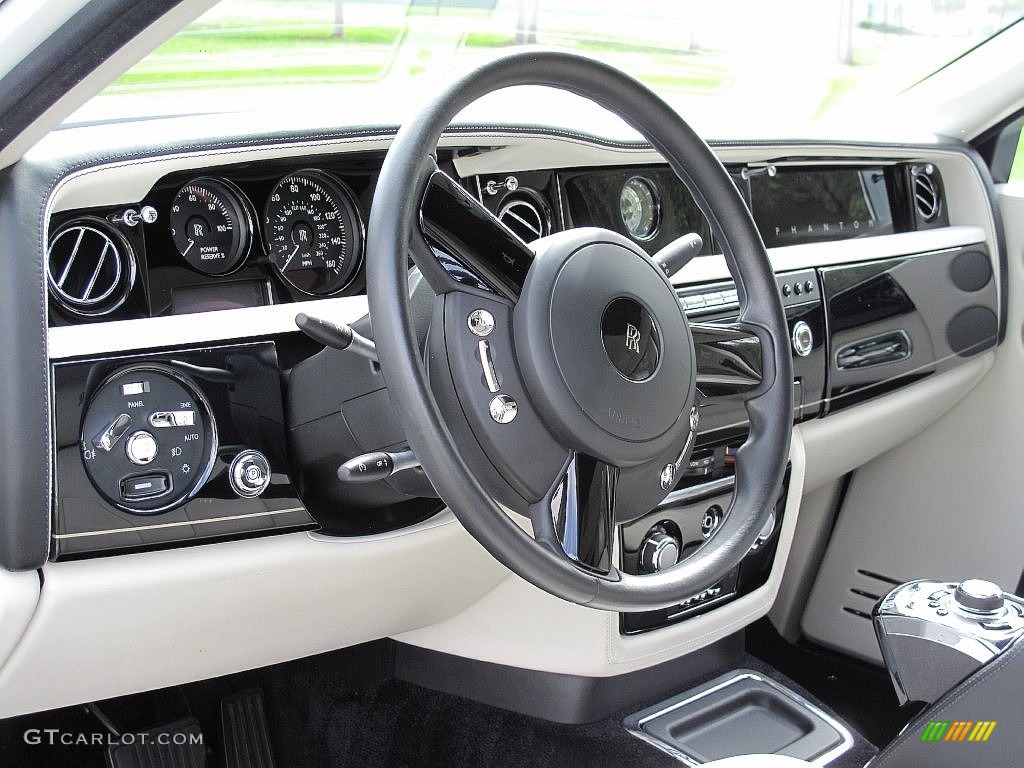 2013 Rolls-Royce Phantom Sedan Dashboard Photos