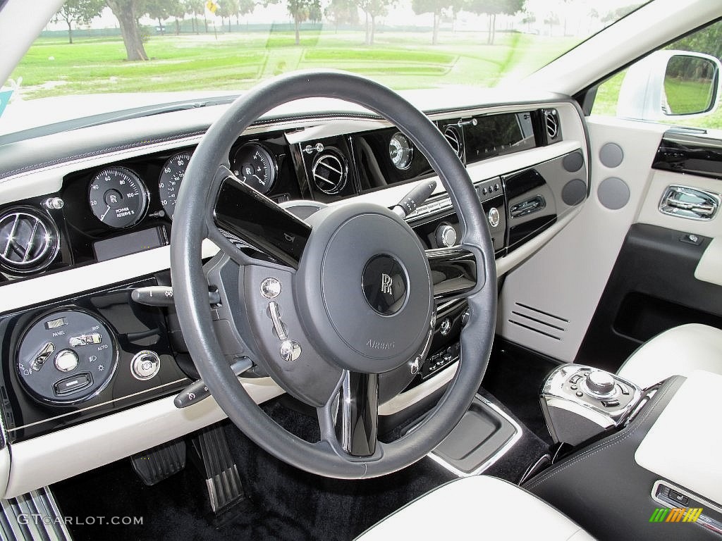 2013 Rolls-Royce Phantom Sedan Steering Wheel Photos