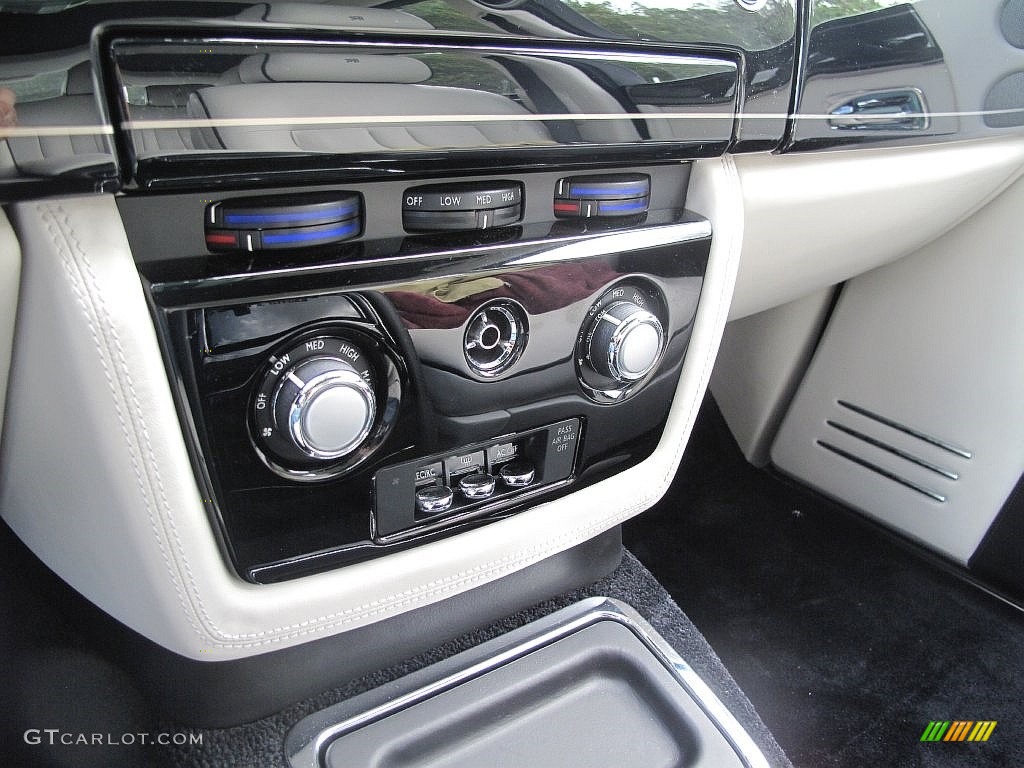 2013 Rolls-Royce Phantom Sedan Controls Photo #109119671
