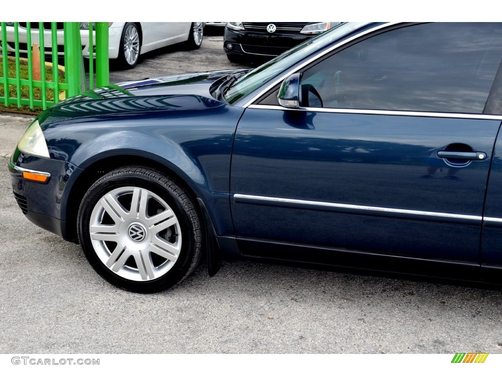 2005 Passat GLX Sedan - Blue Graphite Metallic / Grey photo #33
