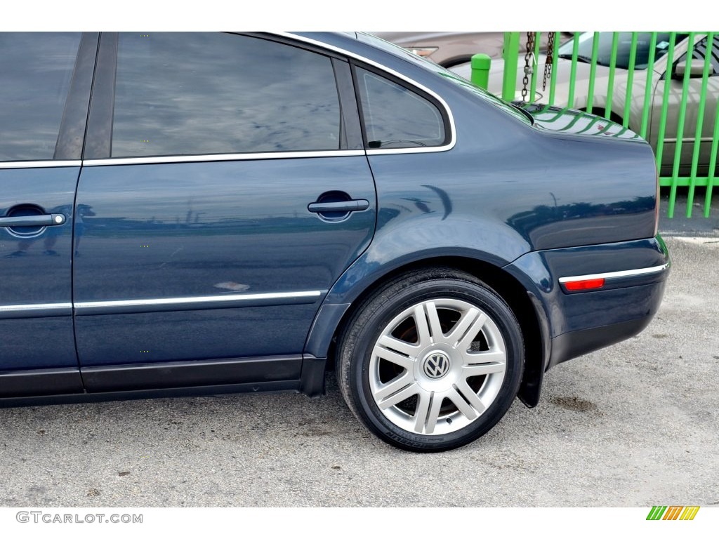2005 Passat GLX Sedan - Blue Graphite Metallic / Grey photo #34