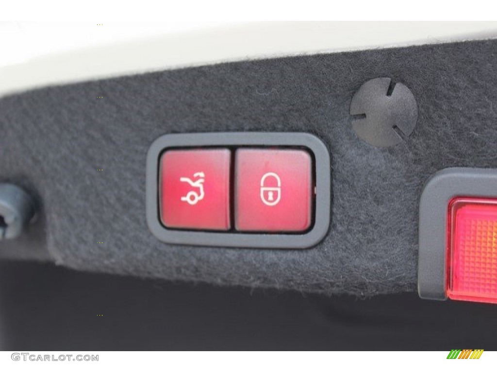 2015 Mercedes-Benz C 63 AMG Coupe Controls Photo #109134852