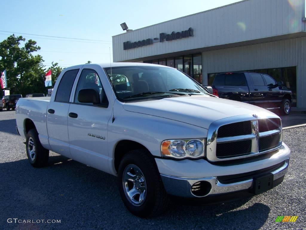 2005 Ram 1500 SLT Quad Cab - Bright White / Taupe photo #1