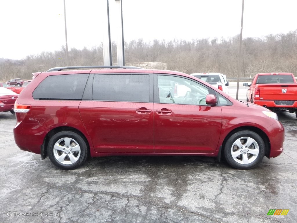 2012 Sienna LE - Salsa Red Pearl / Light Gray photo #9